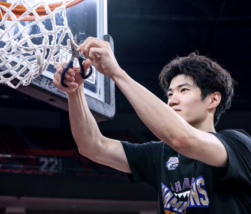 詹姆斯下家是哪？预测网站晒概率：骑士最有可能 勇热也有机会