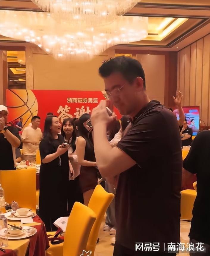 德约已在温网男单豪取105胜，追平费德勒并列公开赛时代第一